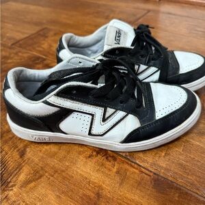 Vans Comfy Cush 
 Black and White Sneakers means 6 womens 7.5